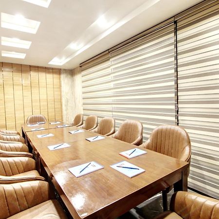 Hotel Krishna Plaza 'New Delhi' - By M S Hospitality المظهر الخارجي الصورة