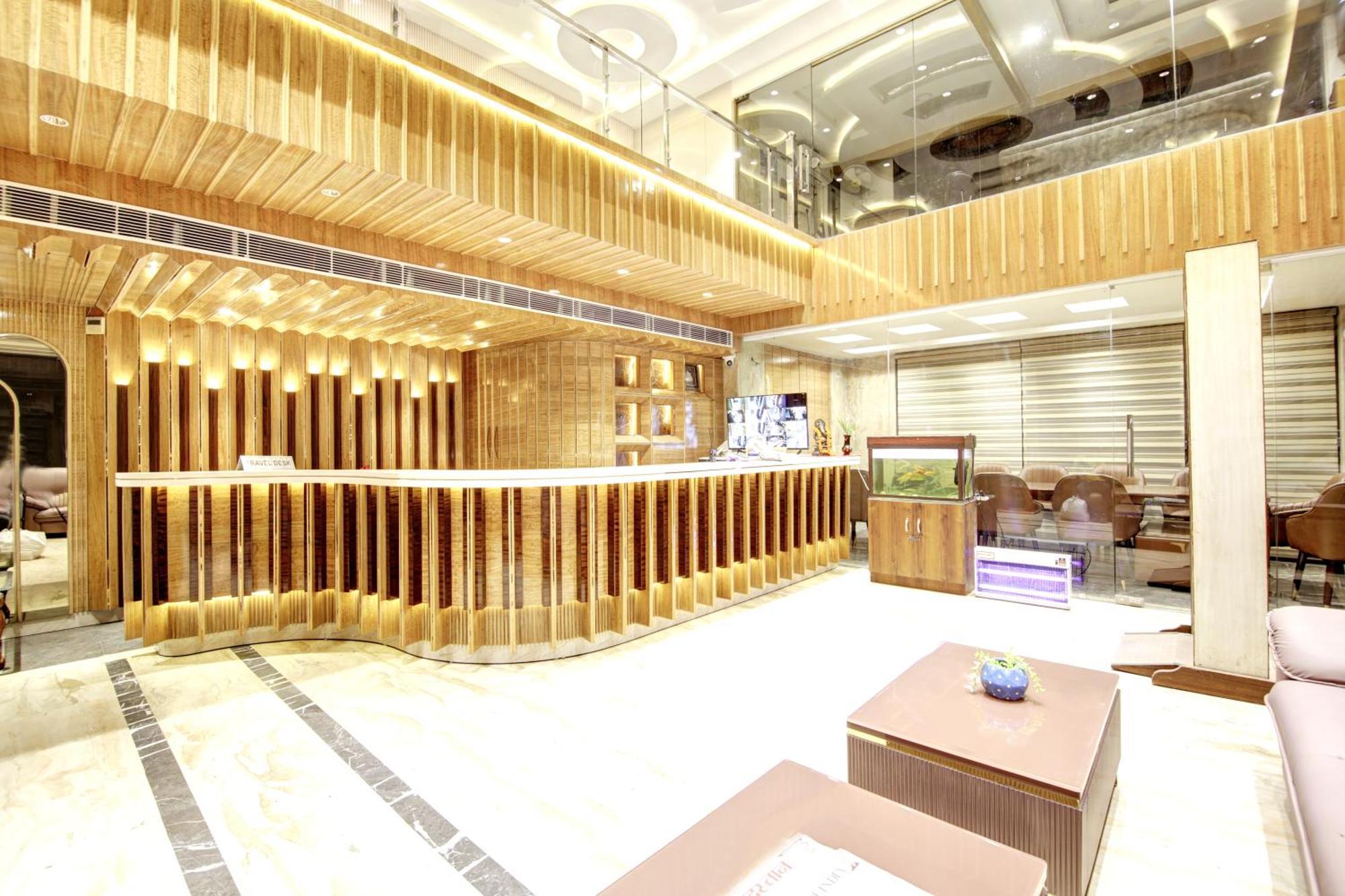 Hotel Krishna Plaza 'New Delhi' - By M S Hospitality المظهر الخارجي الصورة