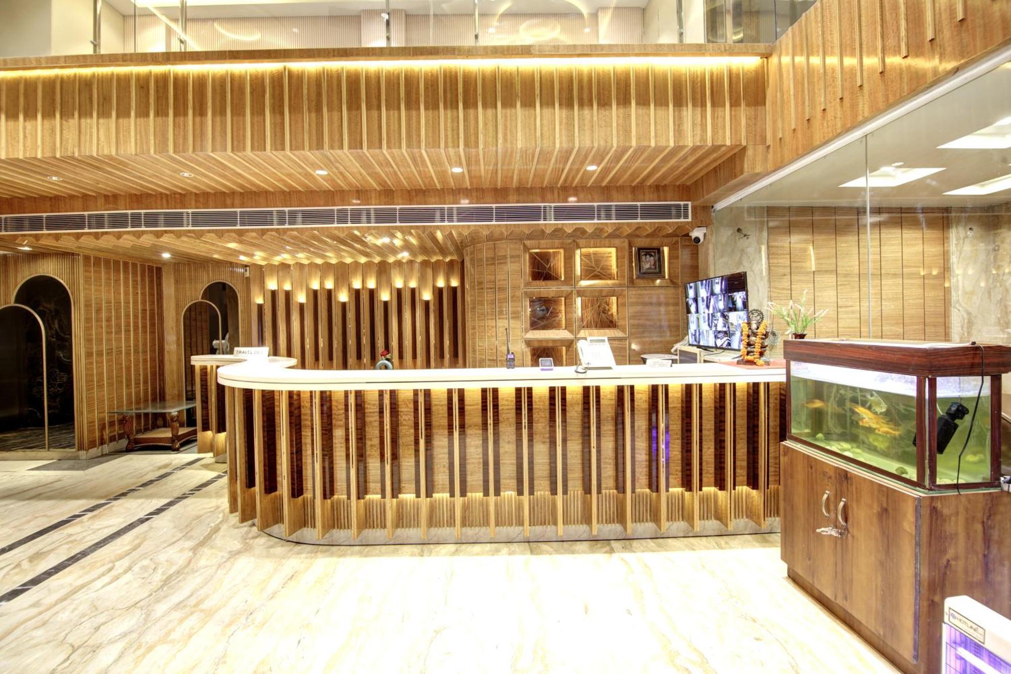 Hotel Krishna Plaza 'New Delhi' - By M S Hospitality المظهر الخارجي الصورة