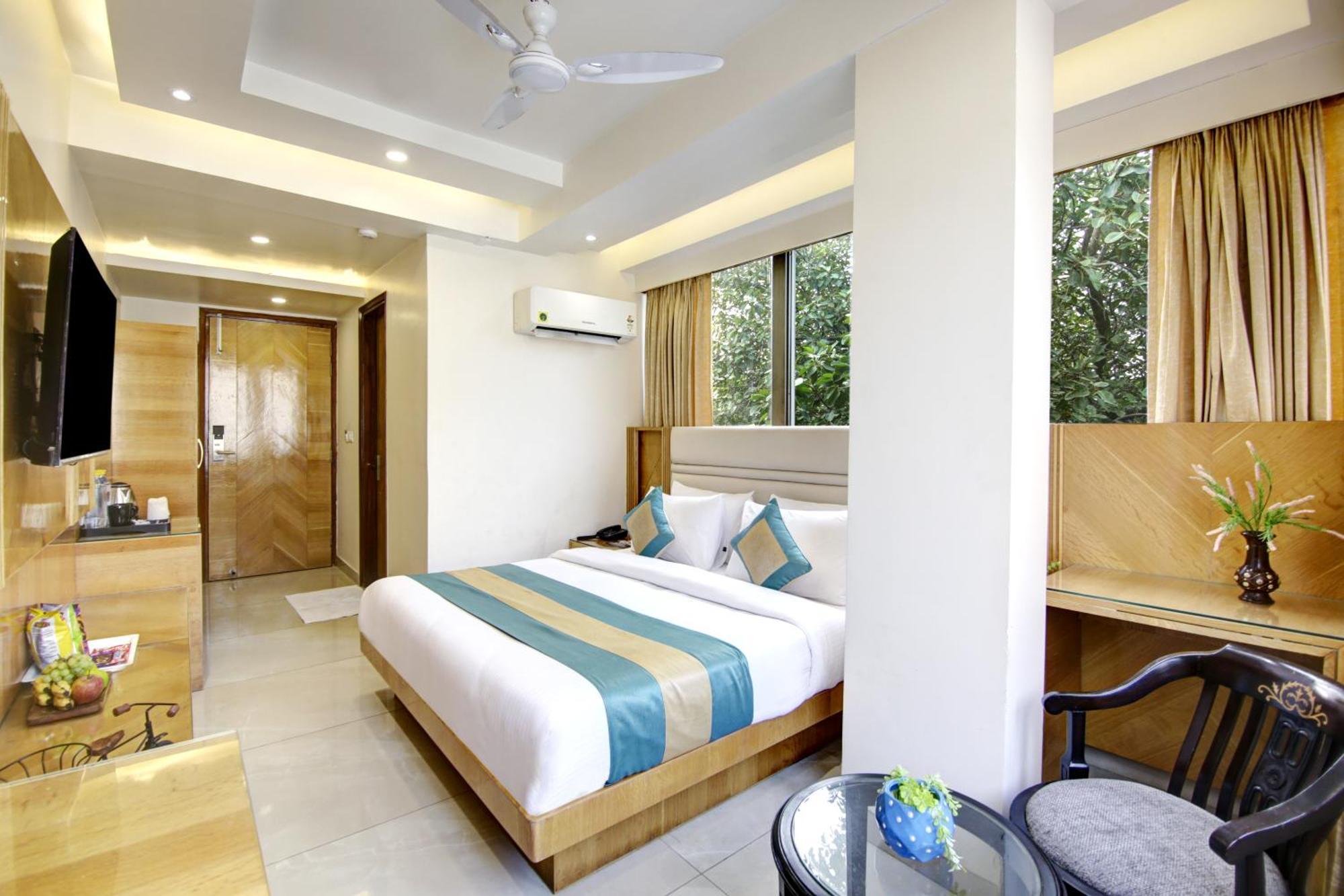 Hotel Krishna Plaza 'New Delhi' - By M S Hospitality المظهر الخارجي الصورة
