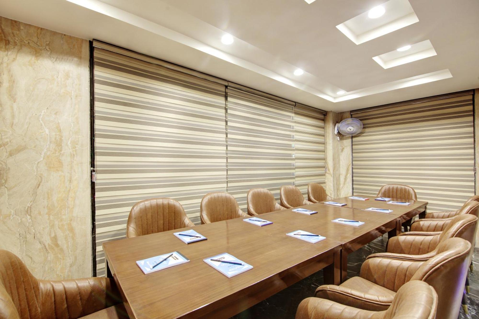 Hotel Krishna Plaza 'New Delhi' - By M S Hospitality المظهر الخارجي الصورة