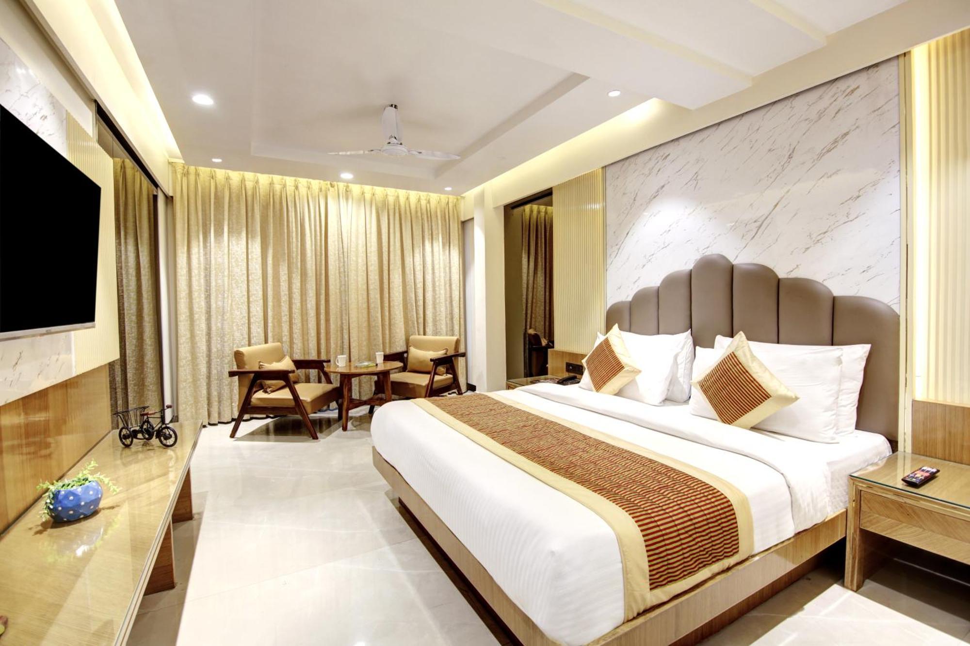 Hotel Krishna Plaza 'New Delhi' - By M S Hospitality المظهر الخارجي الصورة
