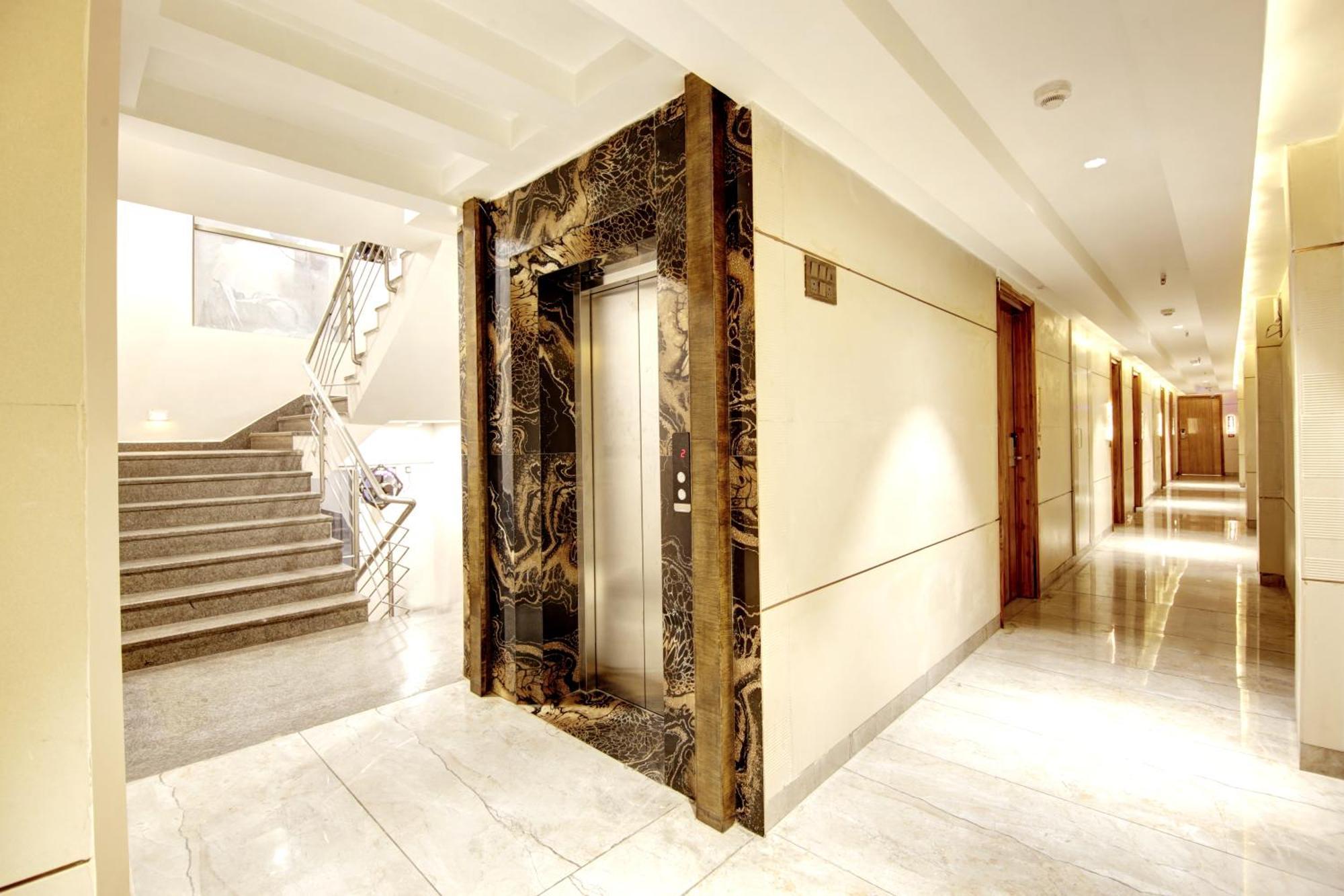 Hotel Krishna Plaza 'New Delhi' - By M S Hospitality المظهر الخارجي الصورة