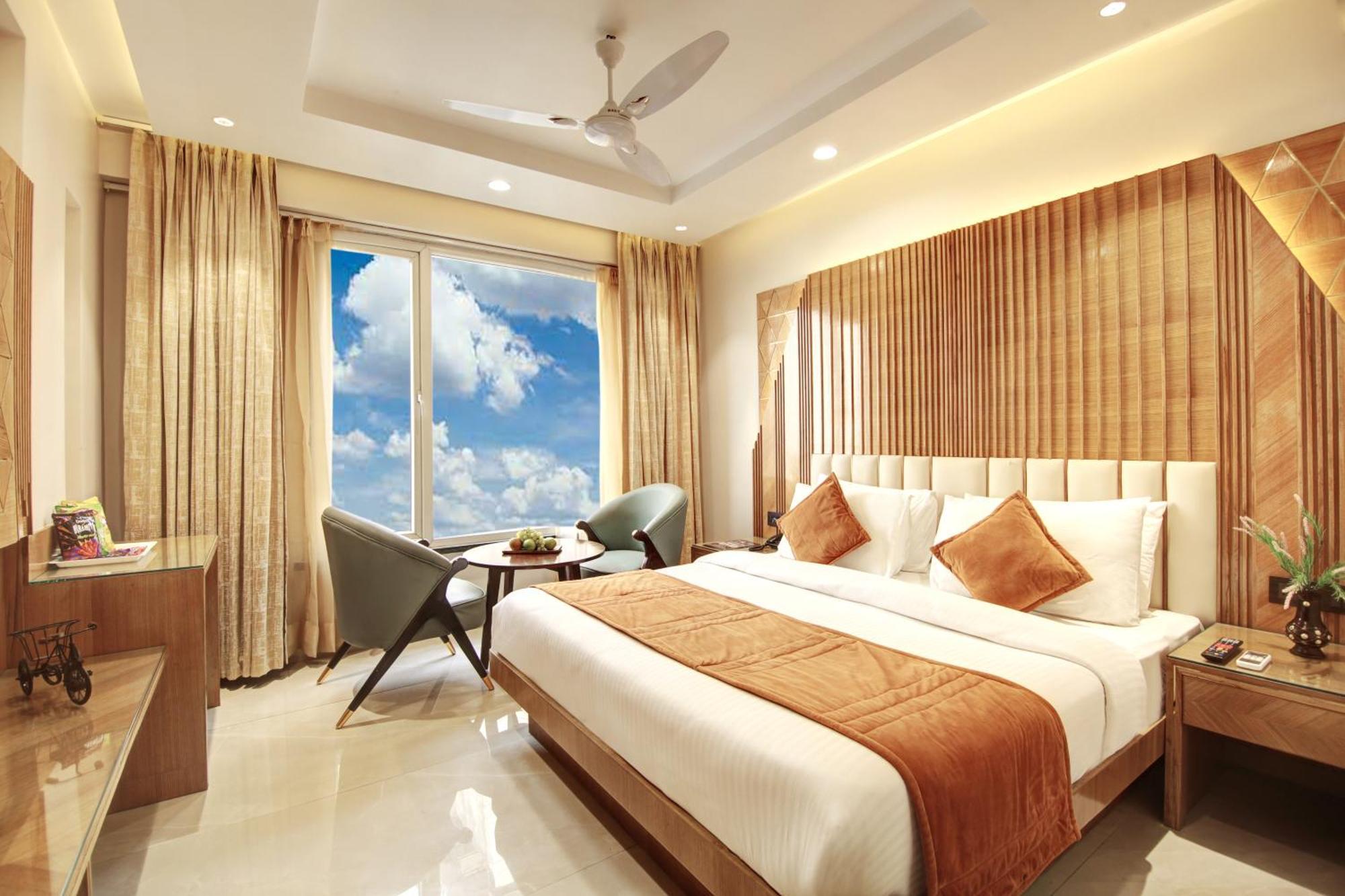 Hotel Krishna Plaza 'New Delhi' - By M S Hospitality المظهر الخارجي الصورة