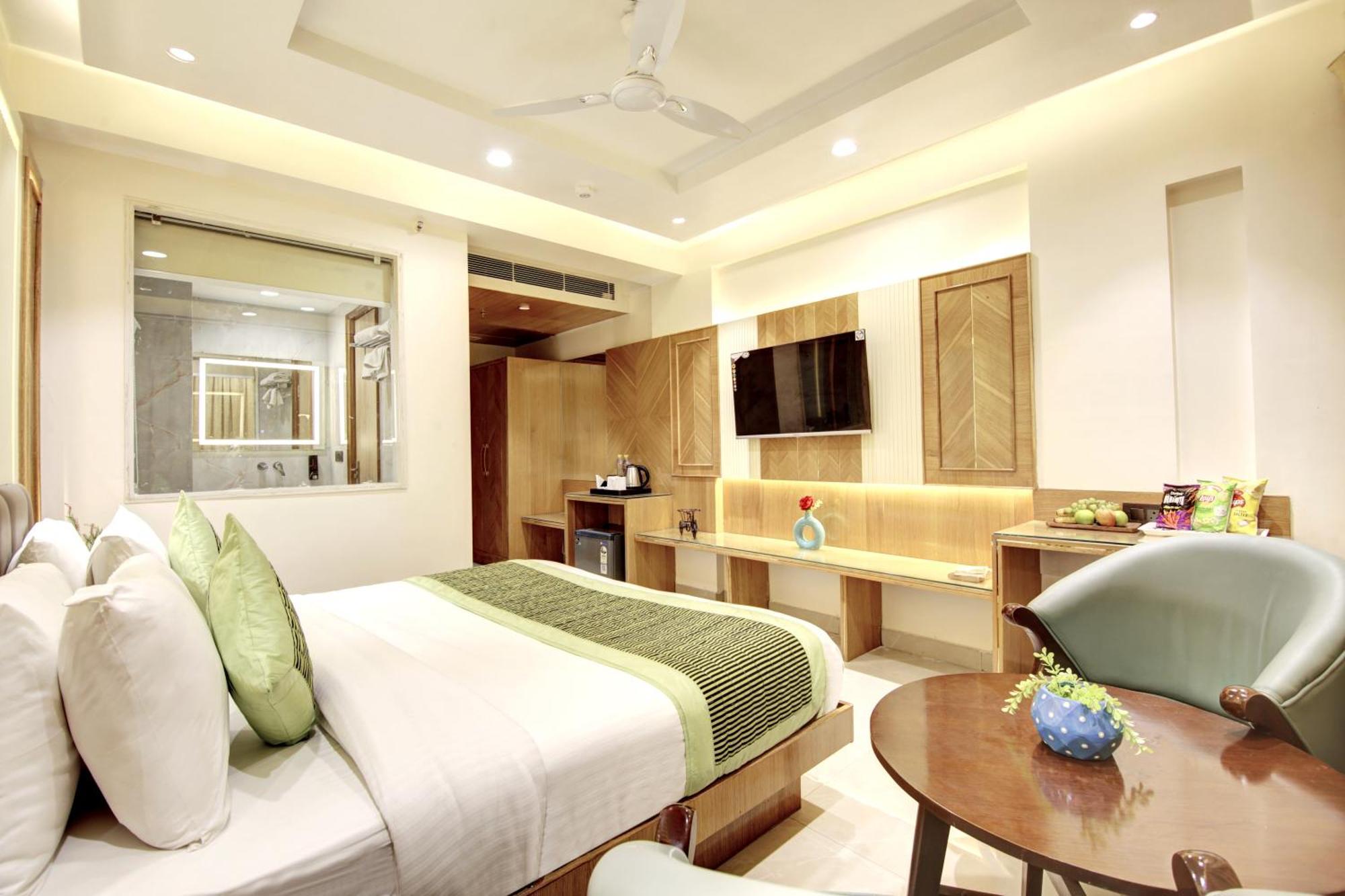 Hotel Krishna Plaza 'New Delhi' - By M S Hospitality المظهر الخارجي الصورة