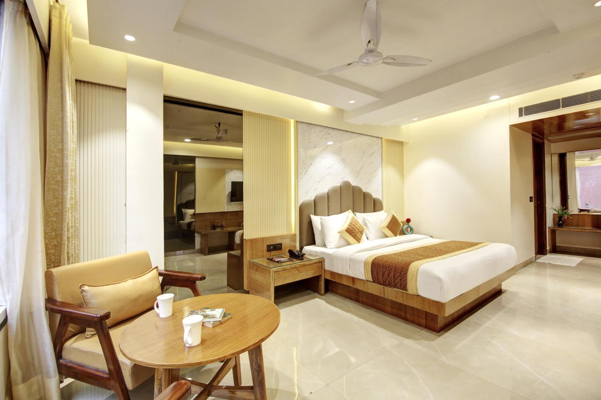 Hotel Krishna Plaza 'New Delhi' - By M S Hospitality المظهر الخارجي الصورة