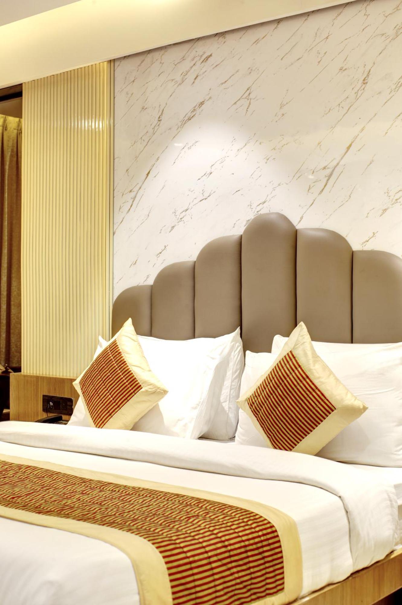Hotel Krishna Plaza 'New Delhi' - By M S Hospitality المظهر الخارجي الصورة