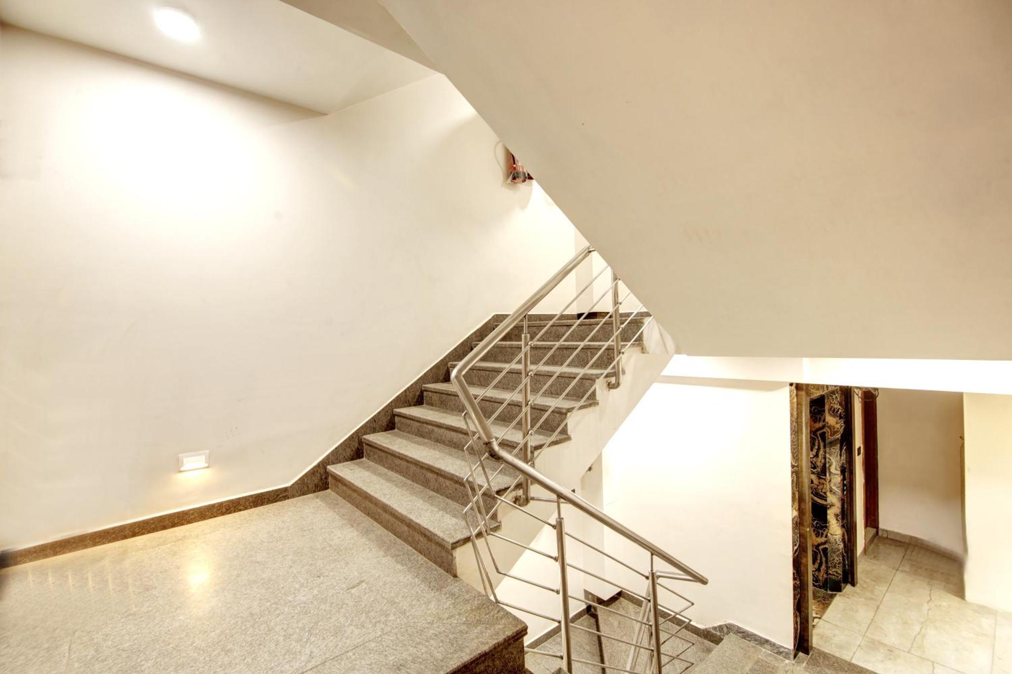 Hotel Krishna Plaza 'New Delhi' - By M S Hospitality المظهر الخارجي الصورة