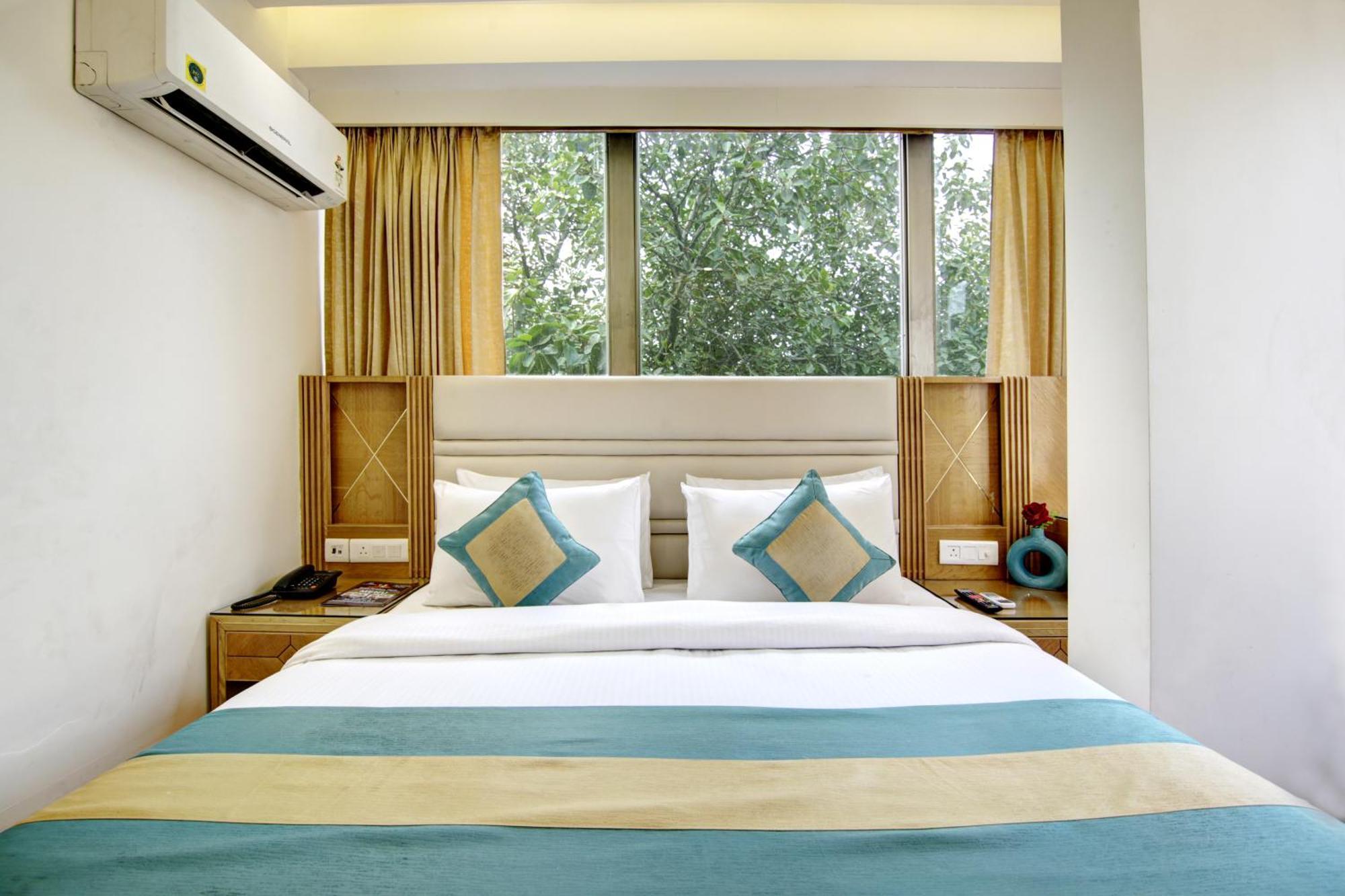 Hotel Krishna Plaza 'New Delhi' - By M S Hospitality المظهر الخارجي الصورة
