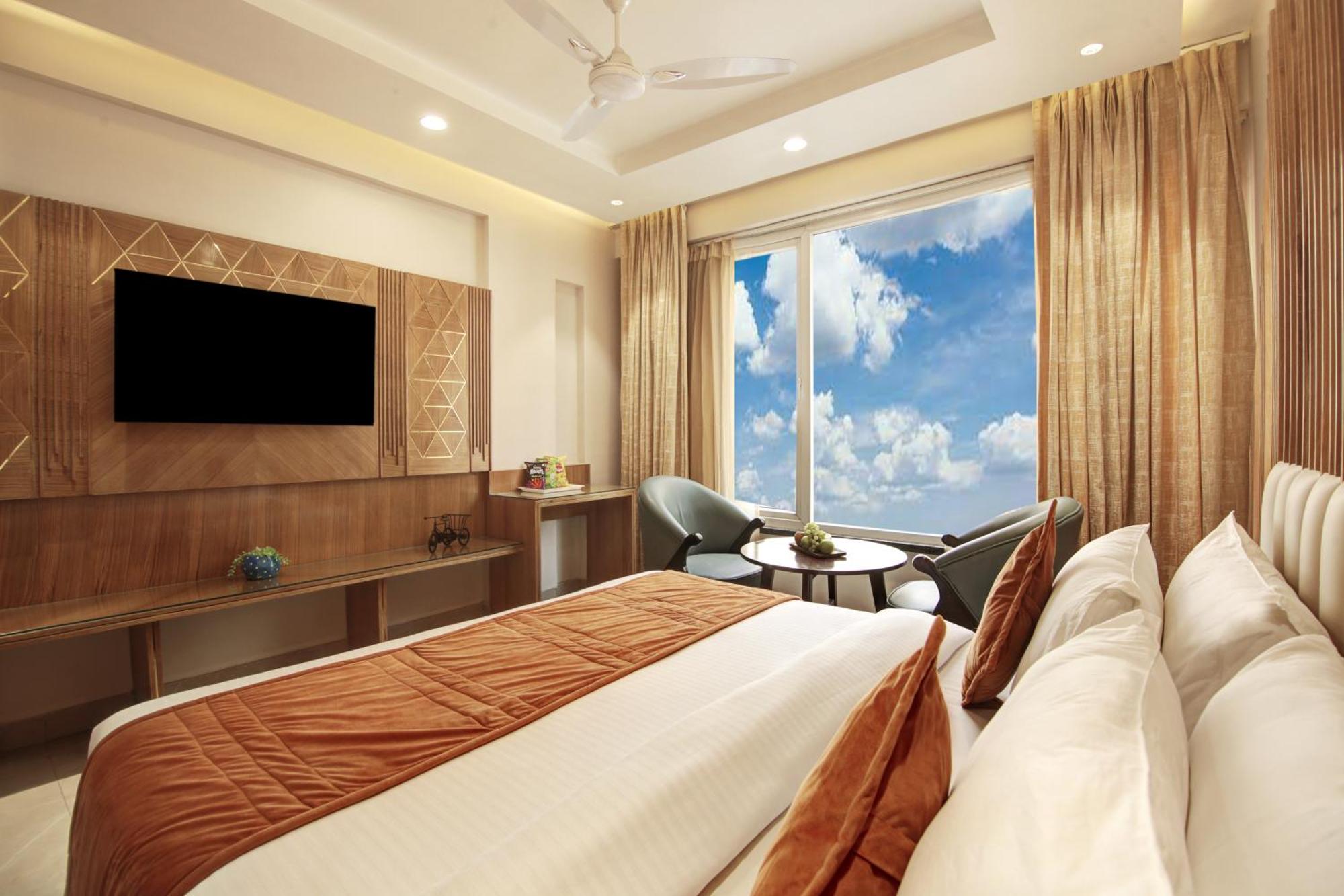 Hotel Krishna Plaza 'New Delhi' - By M S Hospitality المظهر الخارجي الصورة