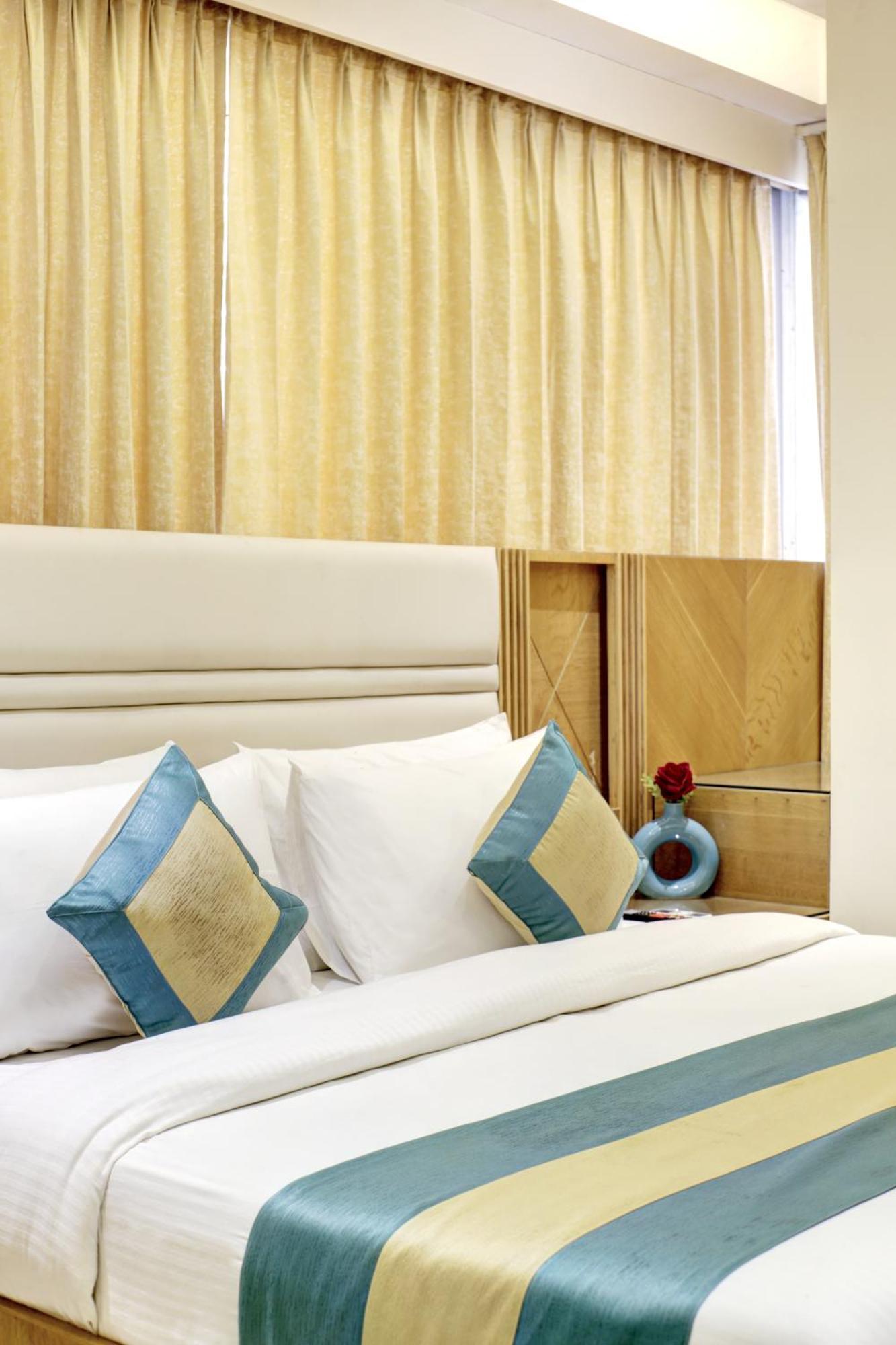 Hotel Krishna Plaza 'New Delhi' - By M S Hospitality المظهر الخارجي الصورة