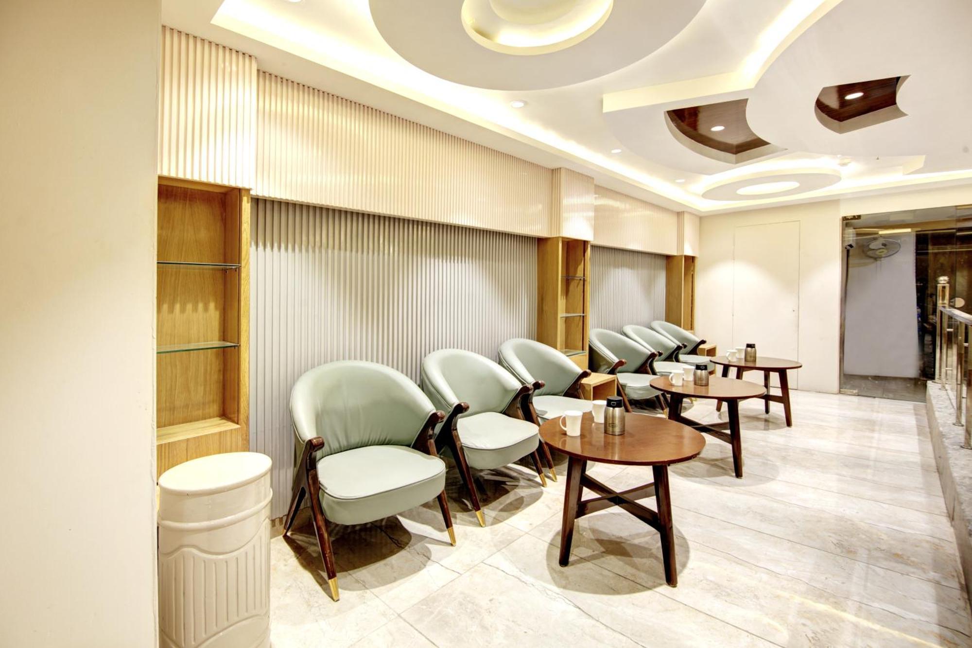 Hotel Krishna Plaza 'New Delhi' - By M S Hospitality المظهر الخارجي الصورة