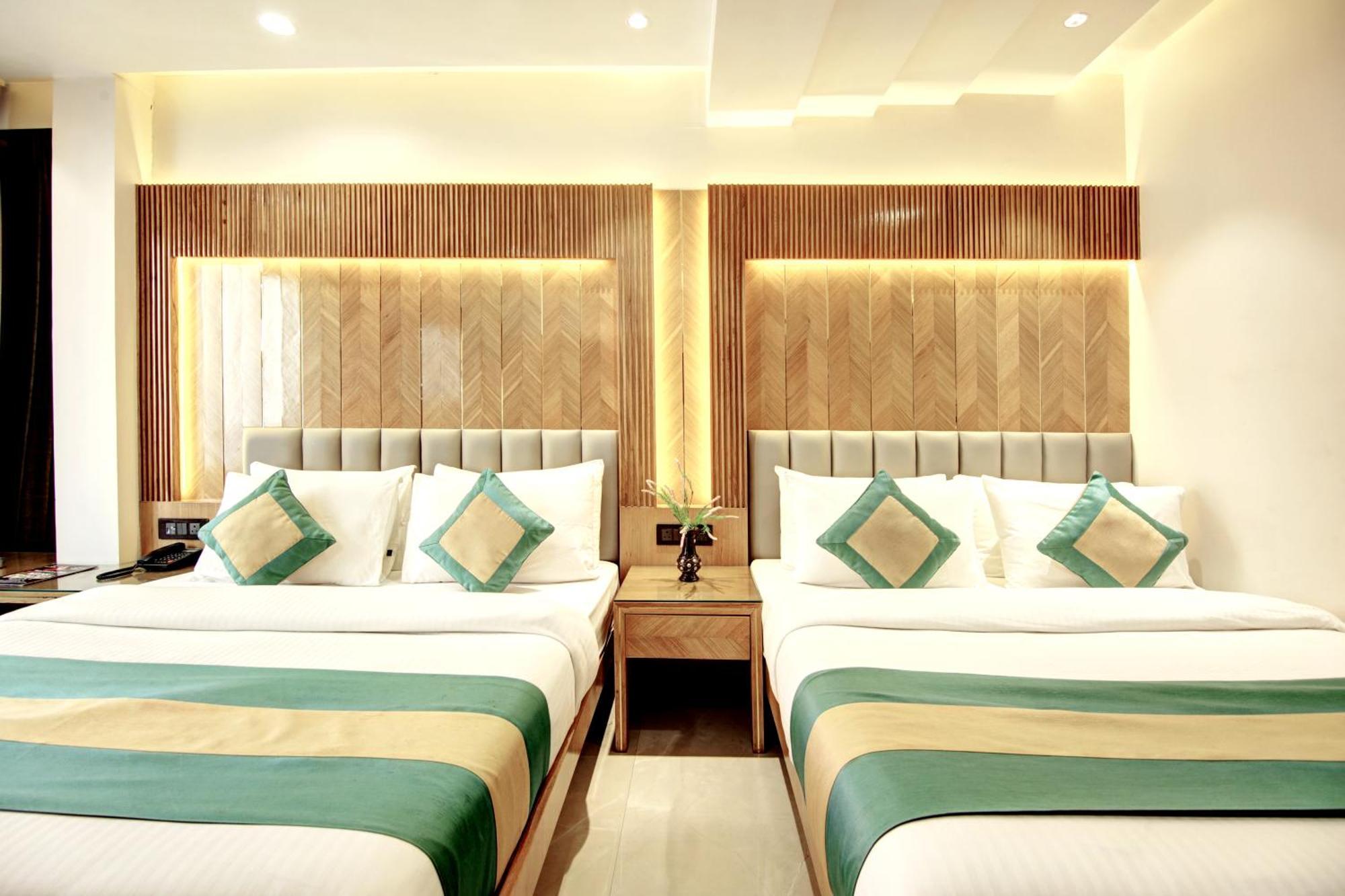 Hotel Krishna Plaza 'New Delhi' - By M S Hospitality المظهر الخارجي الصورة