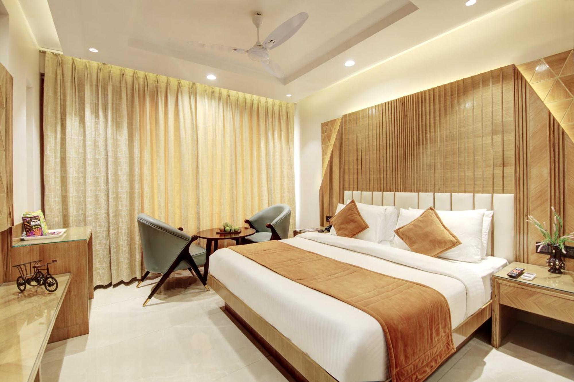 Hotel Krishna Plaza 'New Delhi' - By M S Hospitality المظهر الخارجي الصورة