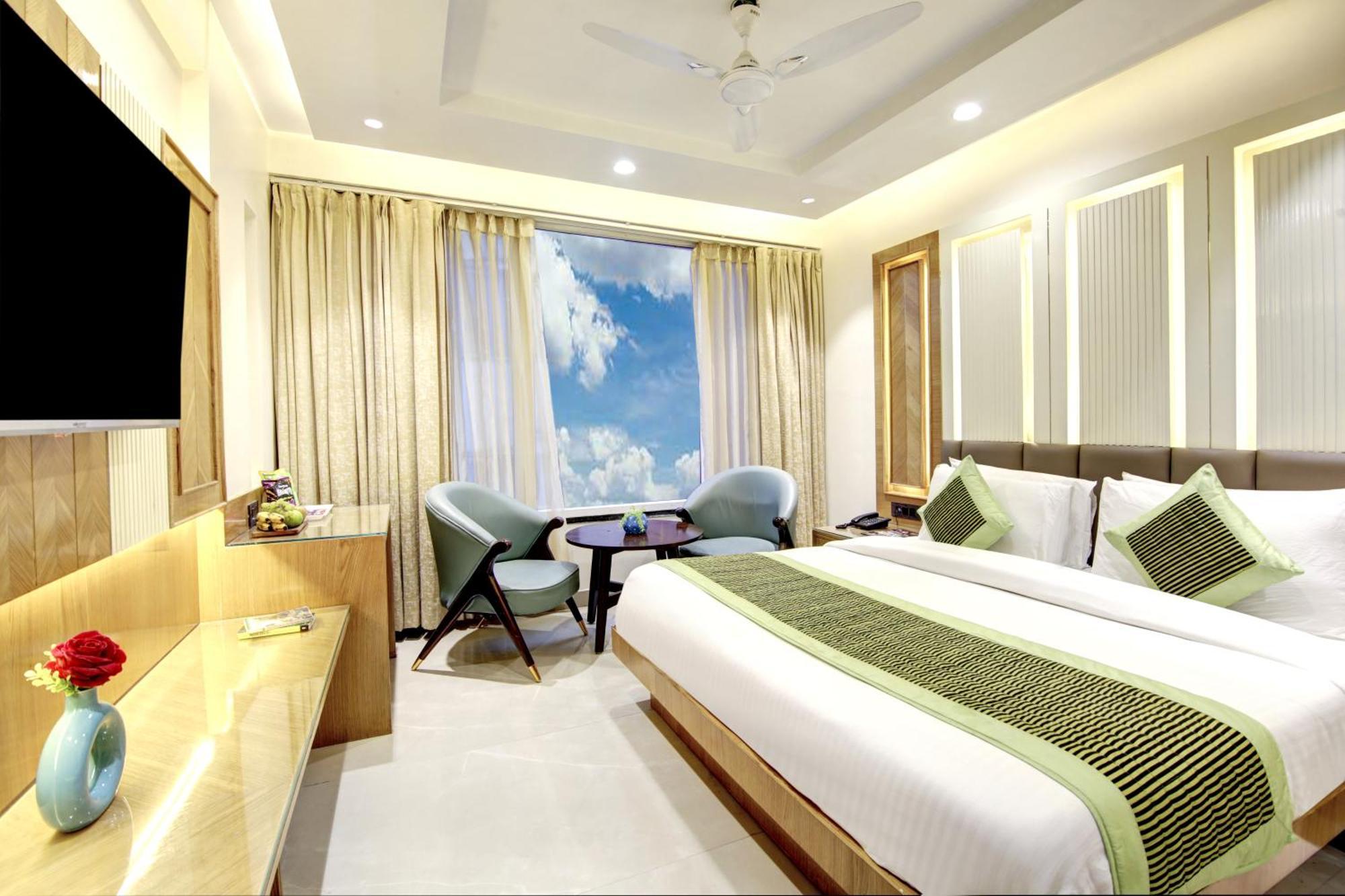 Hotel Krishna Plaza 'New Delhi' - By M S Hospitality المظهر الخارجي الصورة