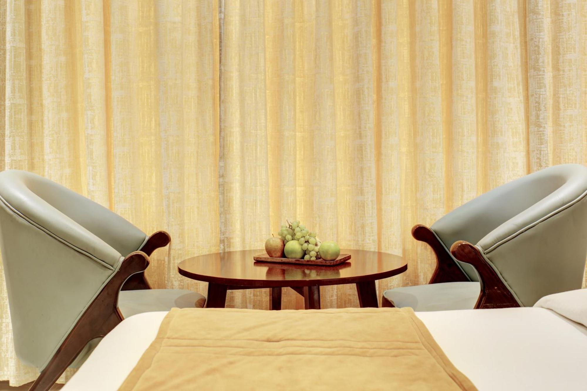 Hotel Krishna Plaza 'New Delhi' - By M S Hospitality المظهر الخارجي الصورة