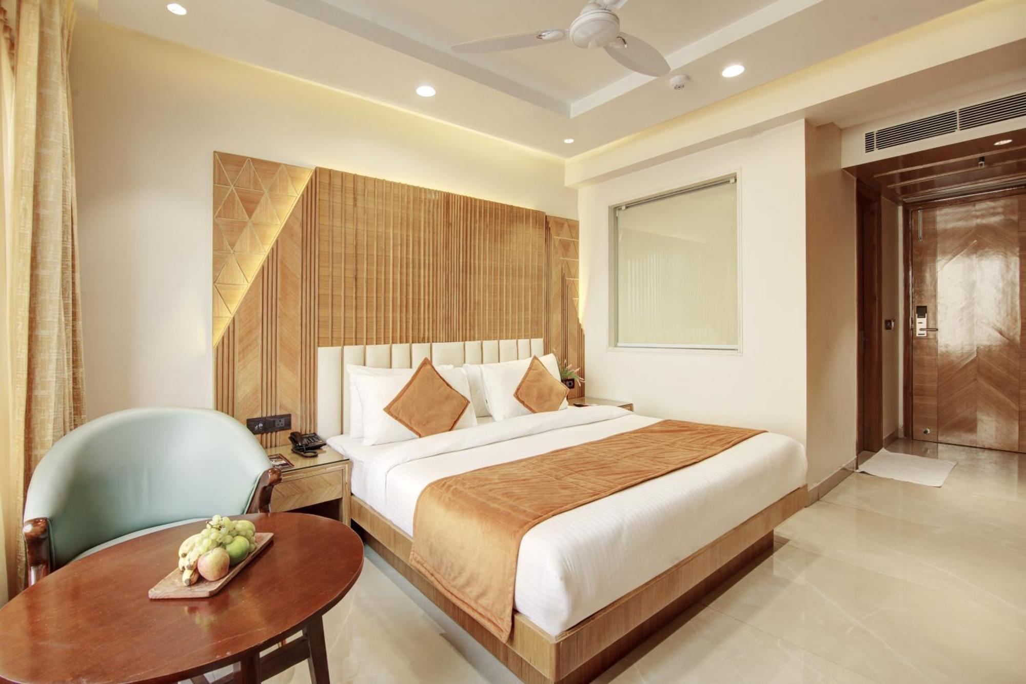 Hotel Krishna Plaza 'New Delhi' - By M S Hospitality المظهر الخارجي الصورة