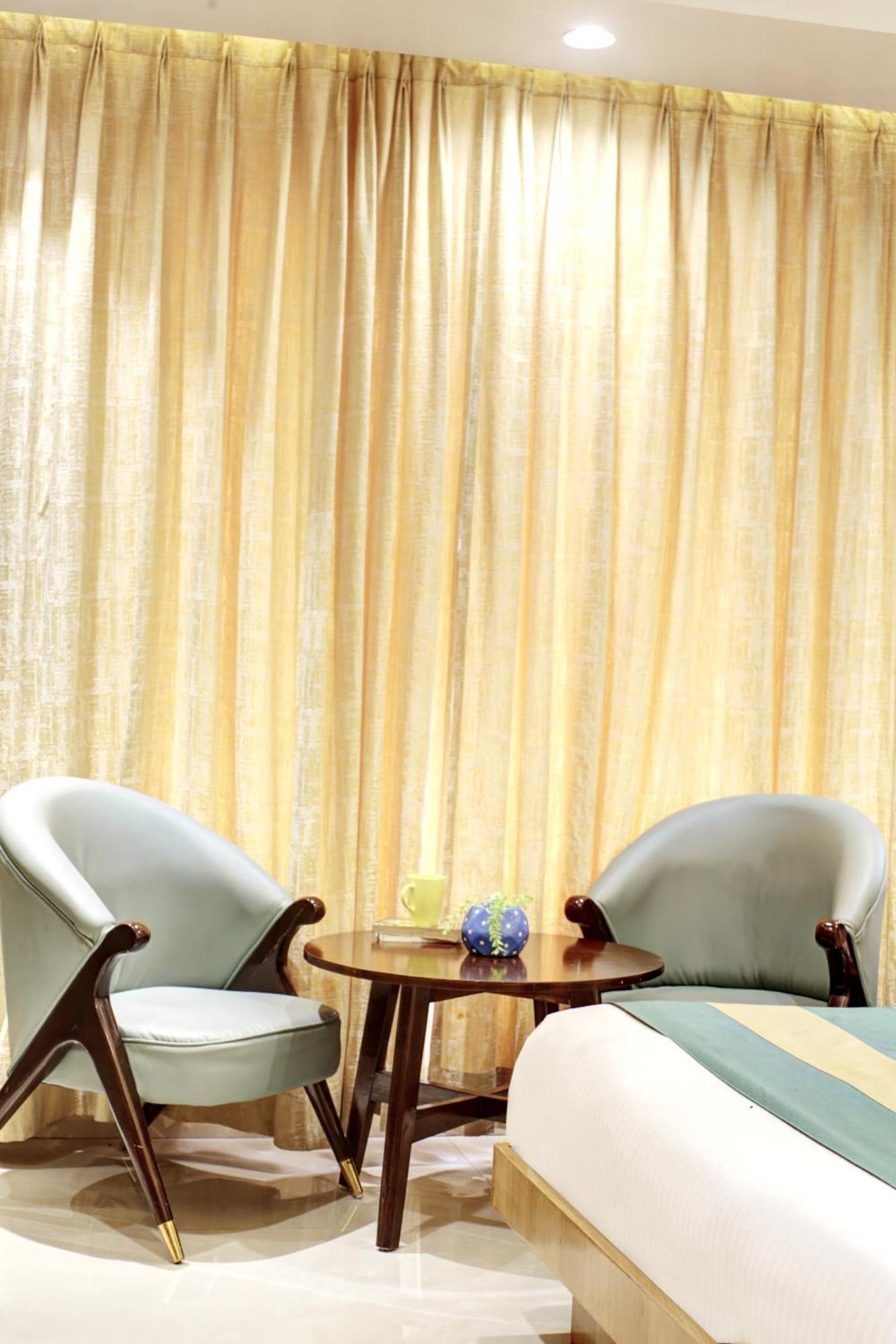 Hotel Krishna Plaza 'New Delhi' - By M S Hospitality المظهر الخارجي الصورة