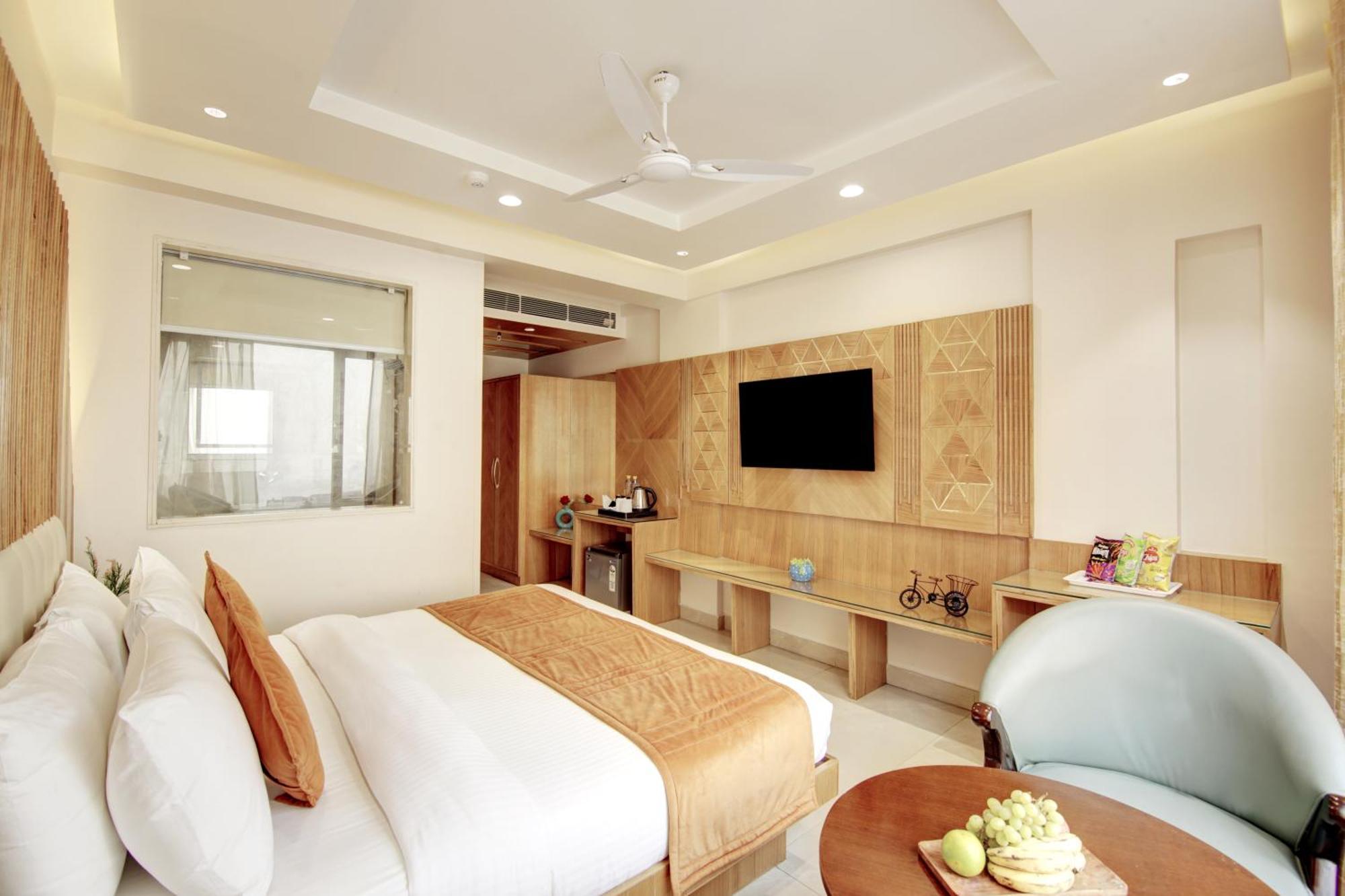 Hotel Krishna Plaza 'New Delhi' - By M S Hospitality المظهر الخارجي الصورة