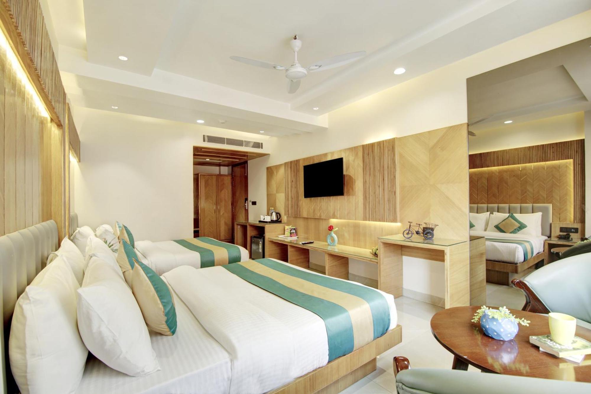 Hotel Krishna Plaza 'New Delhi' - By M S Hospitality المظهر الخارجي الصورة