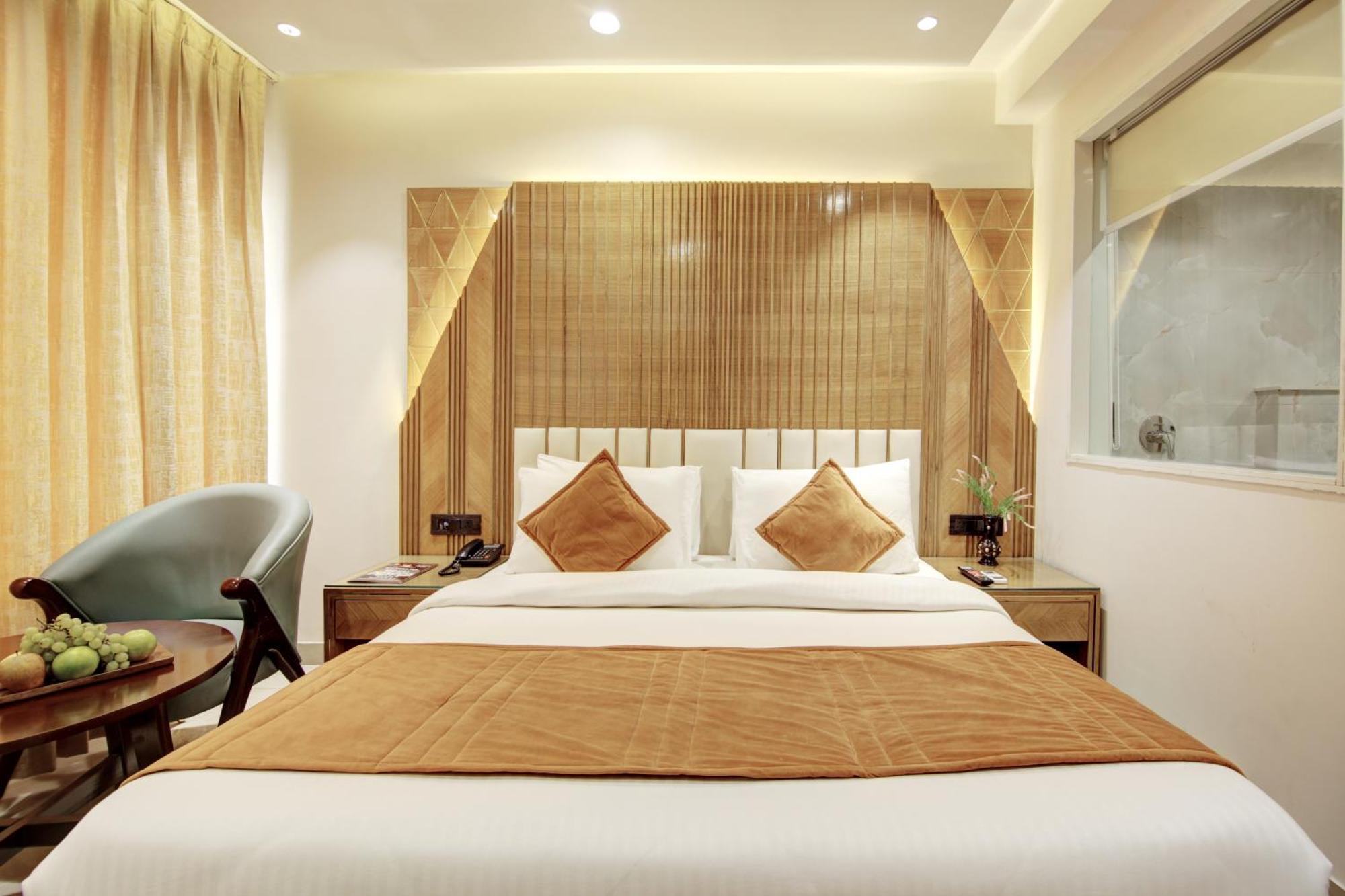 Hotel Krishna Plaza 'New Delhi' - By M S Hospitality المظهر الخارجي الصورة