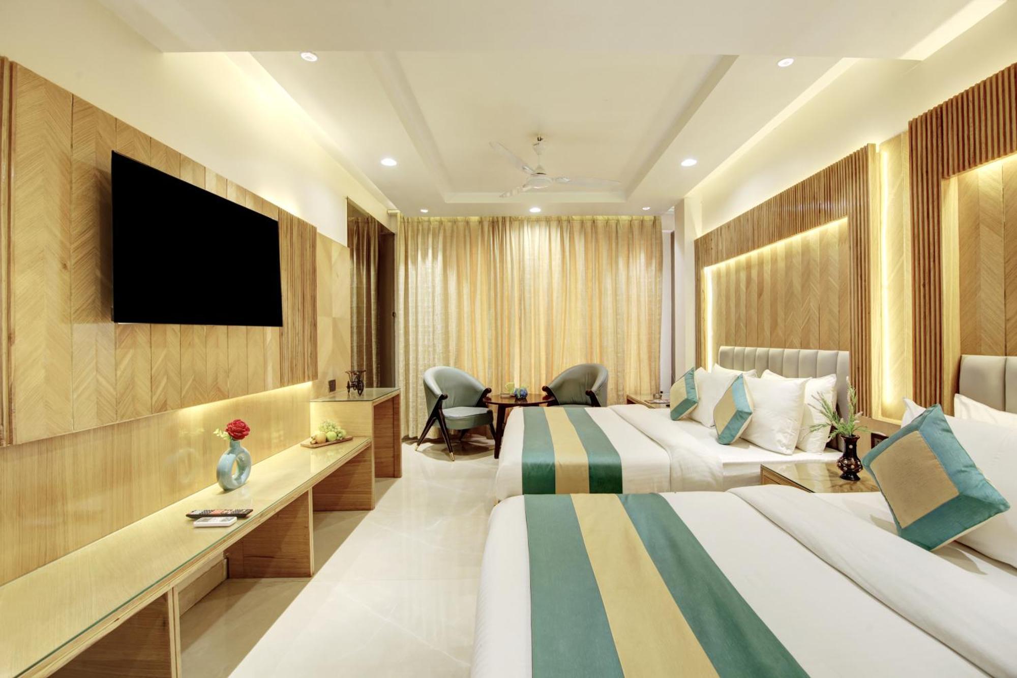 Hotel Krishna Plaza 'New Delhi' - By M S Hospitality المظهر الخارجي الصورة